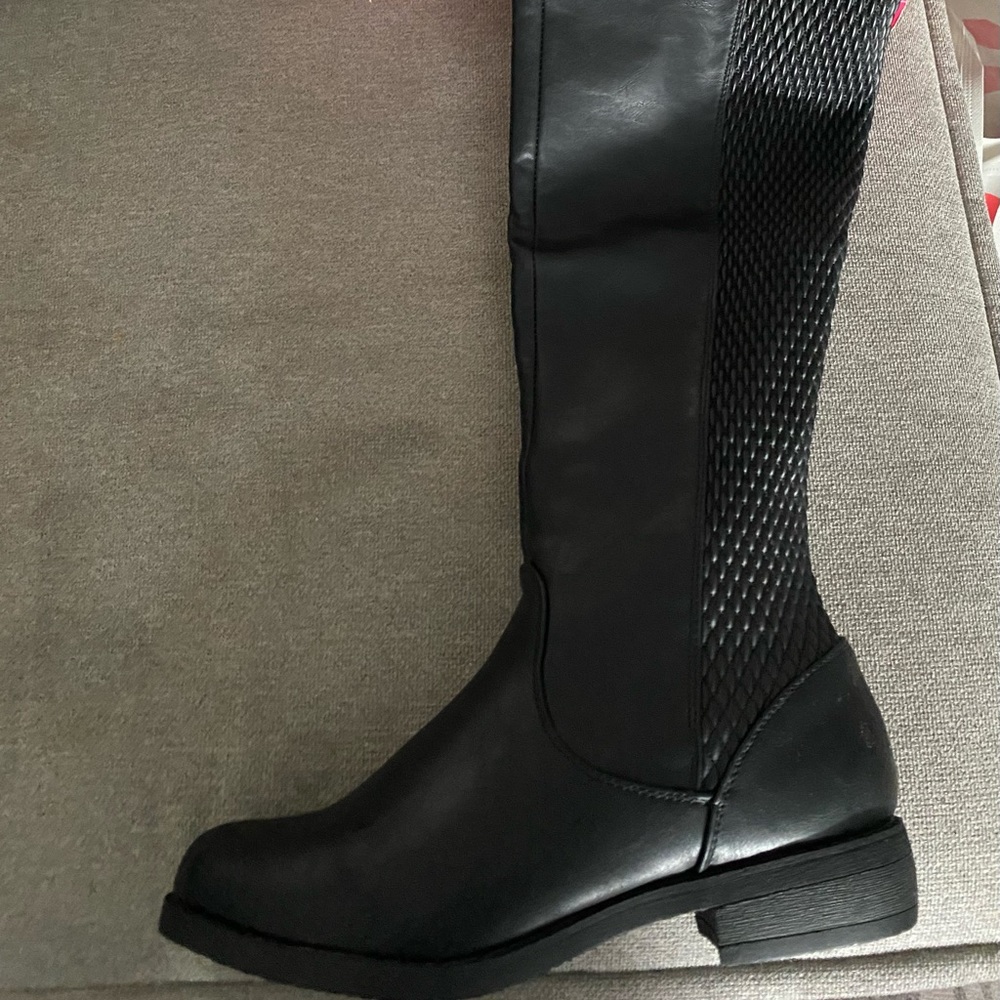 BLACK BOOTS SIZE 10